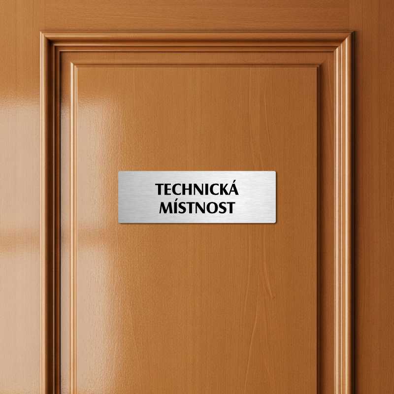Technická místnost, stříbrná popiska na dveře